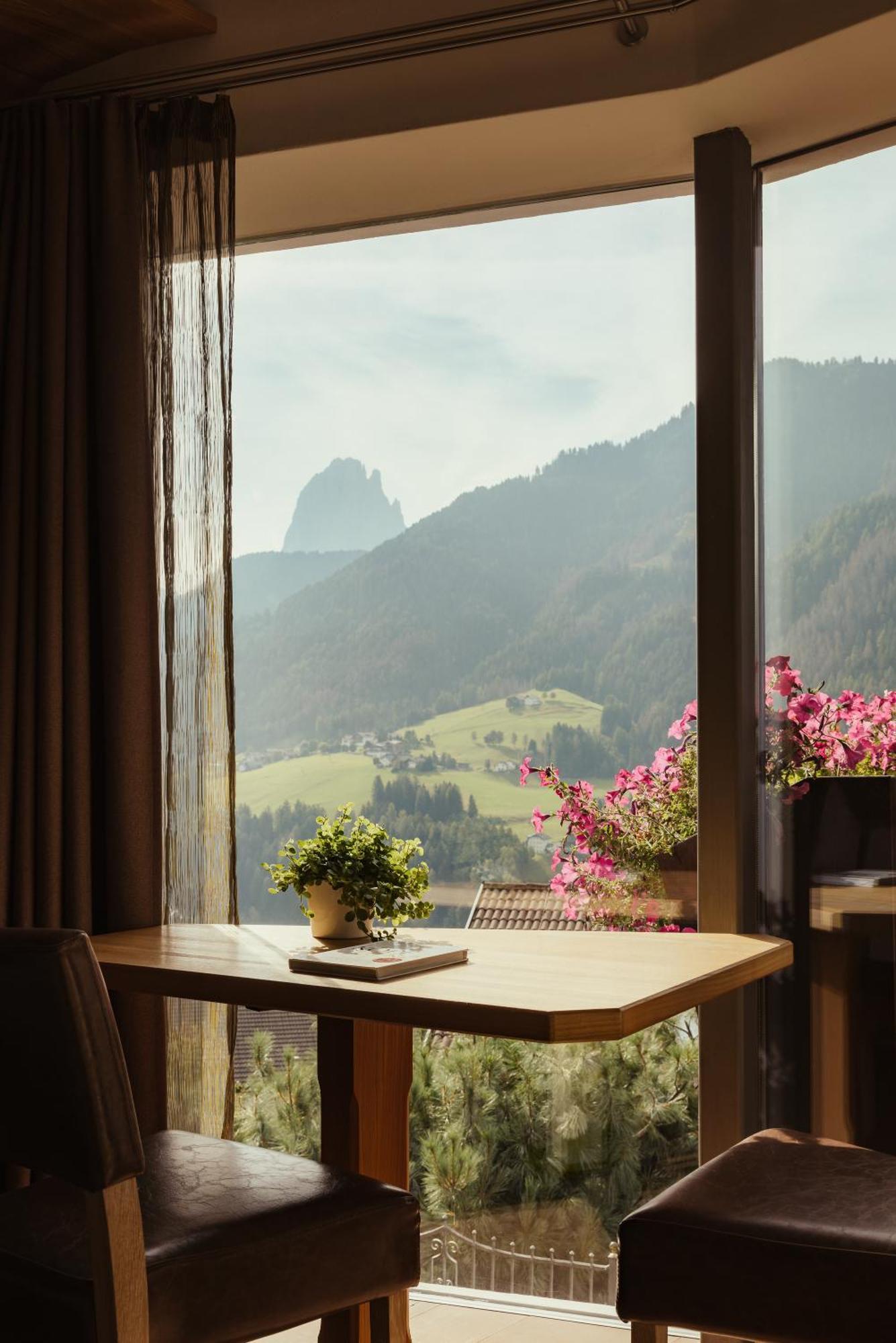 Hotel Grien Ortisei Bagian luar foto