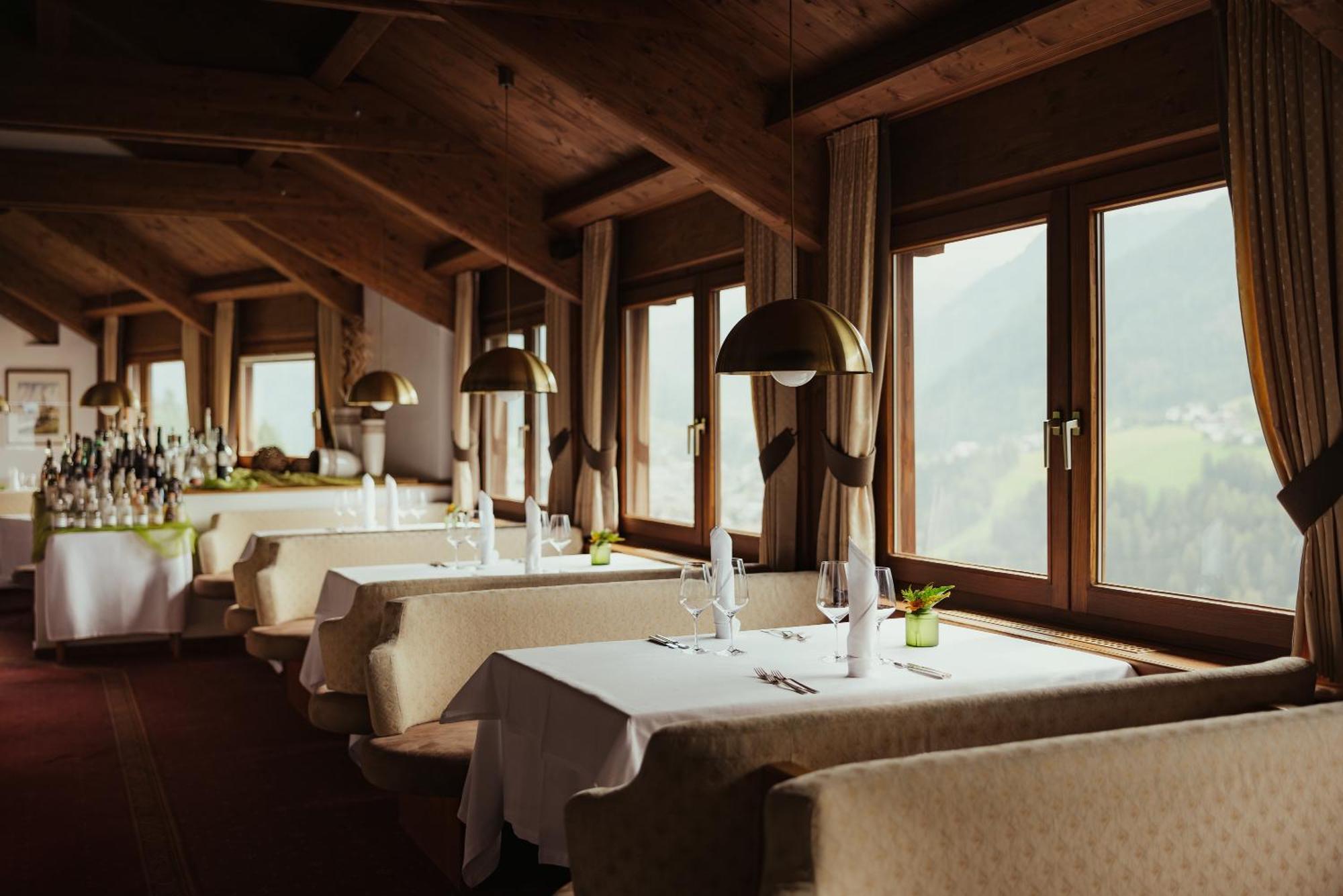 Hotel Grien Ortisei Bagian luar foto