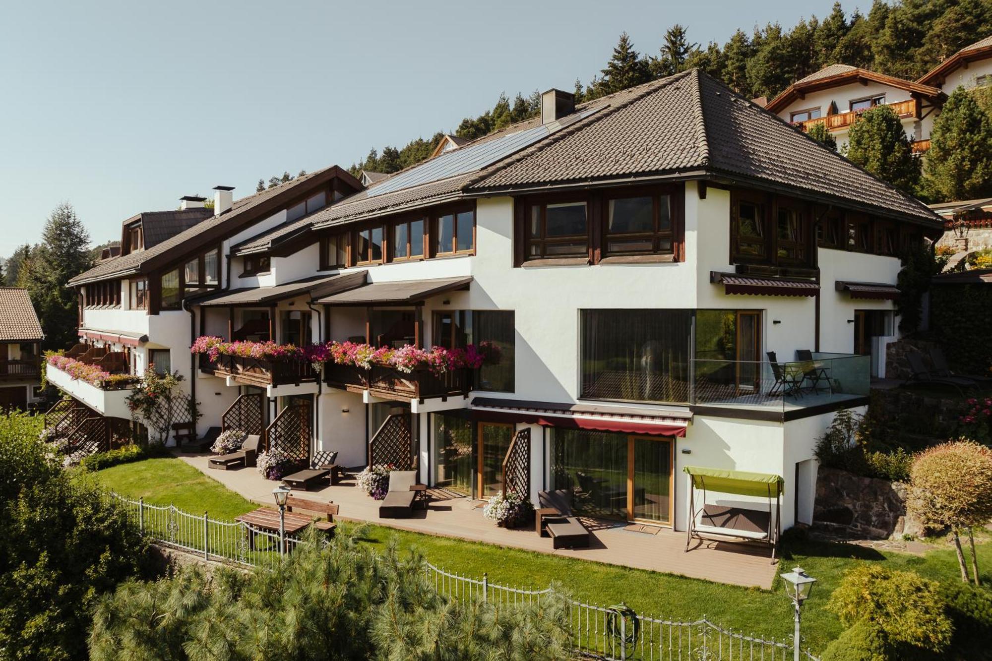Hotel Grien Ortisei Bagian luar foto